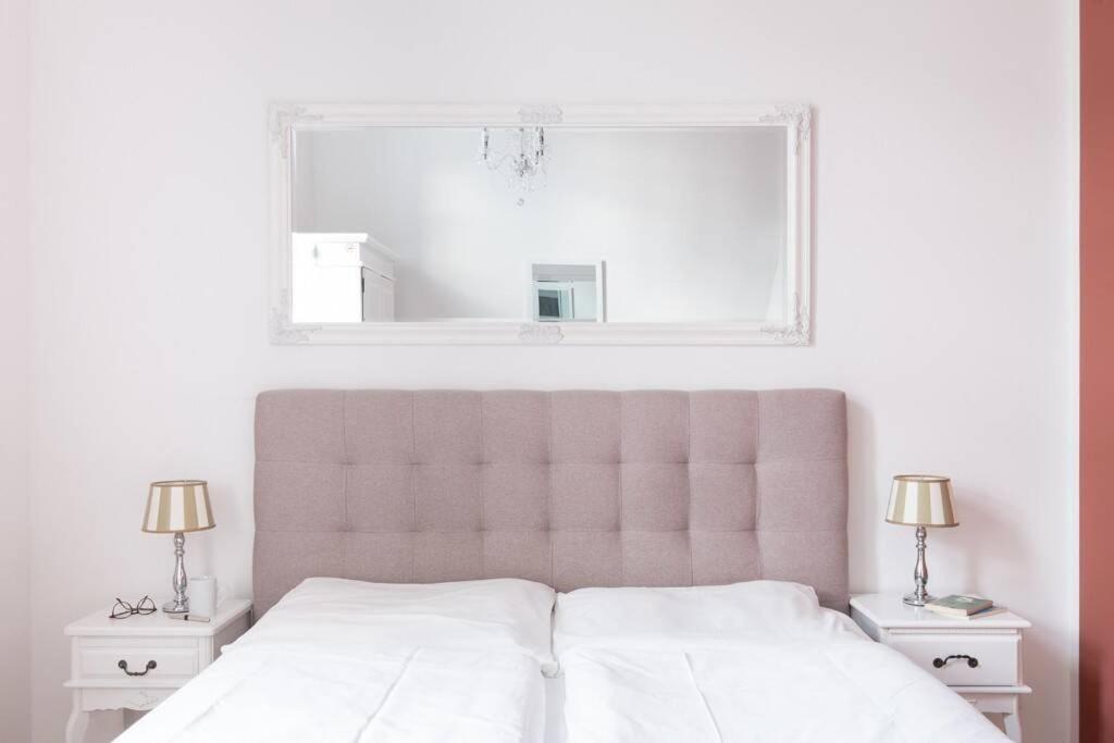 Sc 05 By Rockchair Apartments L Superhost Status L 2 Bedrooms Boxspringbeds Balcony Elevator - Cozy Family & Business Flair Welcomes You! Berlin Exterior photo